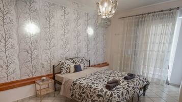 Luxury Apartment, 3 Bedrooms | 3 bedrooms, individually decorated, individually furnished