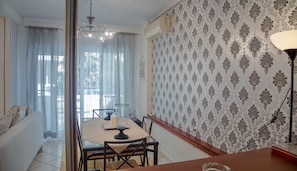 Appartement Luxe, 3 chambres | Restauration dans la chambre
