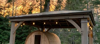 Hera's Chalet with Hot Tub & Sauna