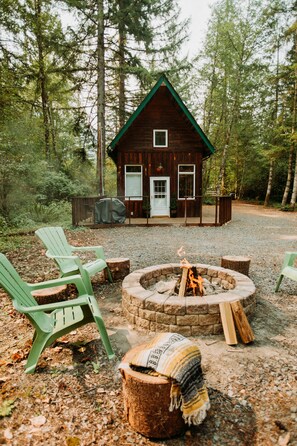 Property grounds - Hera's Chalet with Hot Tub & Sauna (Ashford)