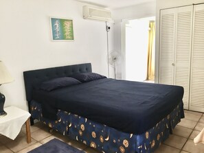 2 bedrooms, iron/ironing board, free WiFi, bed sheets - Carenage View: 2 BR, 2 BA apt overlooking Town, Harbor and Beach (St George's)