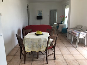 Dining - Carenage View: 2 BR, 2 BA apt overlooking Town, Harbor and Beach (St George's)