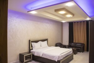 Double Room | Egyptian cotton sheets, premium bedding, pillowtop beds, minibar