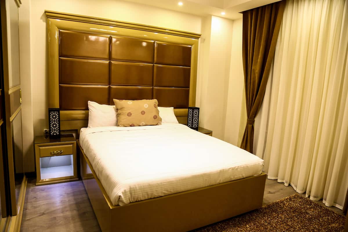 Suíte real | Quartos à prova de som, Wi-Fi de cortesia, roupa de cama