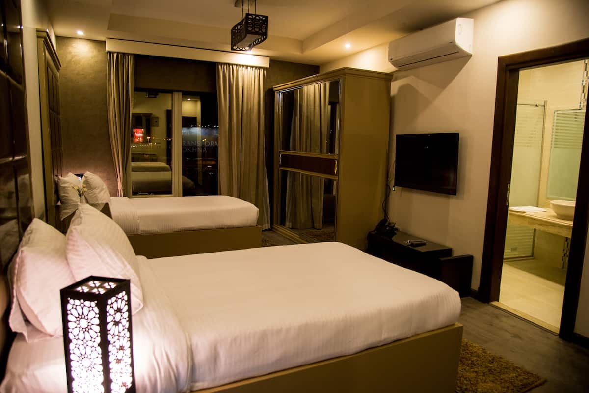 Family Connected Suite | Quartos à prova de som, Wi-Fi de cortesia, roupa de cama