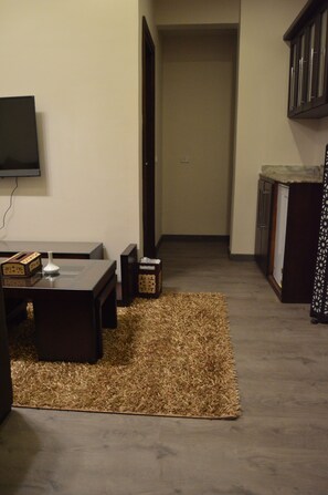 32–tuumainen LCD-televisio, jossa satelliittikanavat