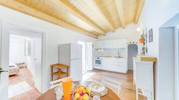 Appartamento, 2 camere da letto | Pasti in camera