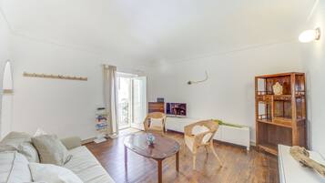 Apartment, 2 Schlafzimmer | Wohnzimmer | Flachbildfernseher