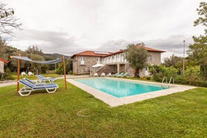 Pool - Eido Carvalhoso - Country house with pool, view over the River Lima  (Viana do Castelo)