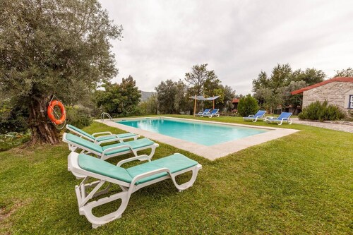 Eido Carvalhoso - Country house with pool, view over the River Lima 