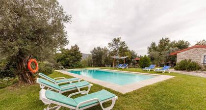 Eido Carvalhoso - Country house with pool, view over the River Lima