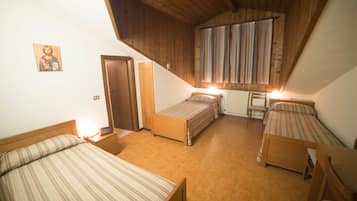 Kamar Quadruple Keluarga | Wi-Fi gratis dan seprai linen