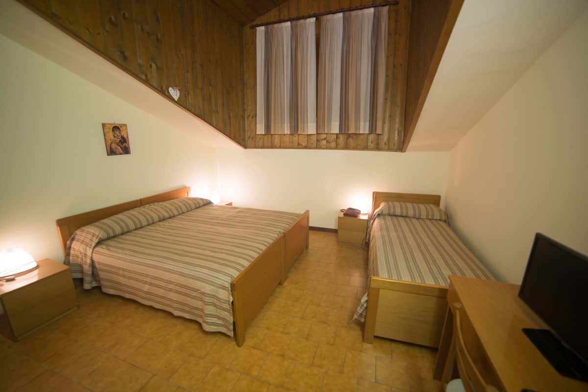Familien-Vierbettzimmer | Kostenloses WLAN, Bettwäsche