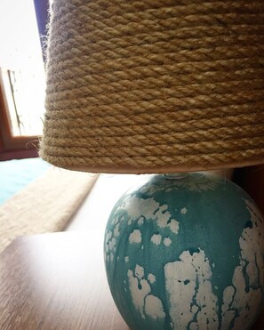 Muebles diferentes, escritorio, cortinas blackout y cunas gratuitas 