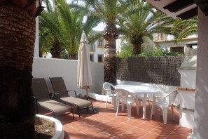 تناول الطعام بالخارج