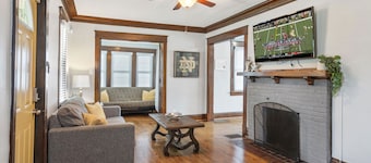 Walk to ND and Eddy Street, *ProCleaned *Comfy *Updated