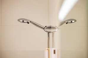 手持ち式のシャワーヘッド