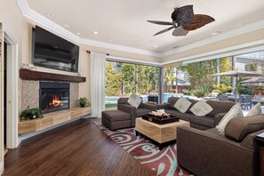 Interior - PACIFIC BEACH Private Oasis With HEATED Pool & Jacuzzi! Newly Remodeled Superb (San Diego)