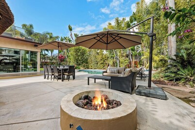 PACIFIC BEACH Private Oasis With HEATED Pool & Jacuzzi! Newly Remodeled Superb