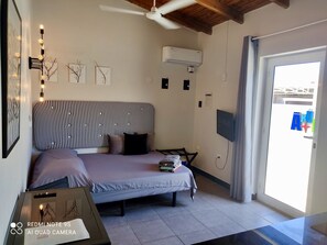 1 bedroom, in-room safe, iron/ironing board, WiFi - studio My Space@11and11aruba very close to Eagle Beach (Eagle Beach)