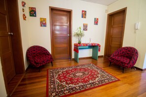 المنشأة من الداخل