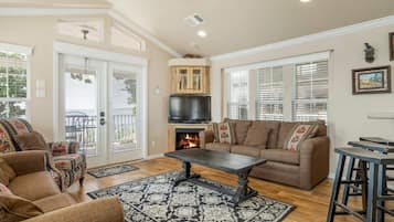 TV, fireplace