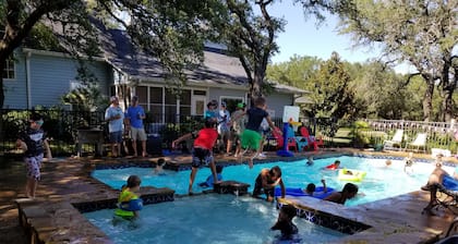 Precioso Country Home minutos de Magnolina y Baylor Pool HotTub River Front