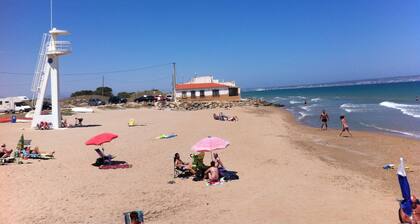 Villa with pool 7 minutes from the beach walking. WIFI + Air Conditioning