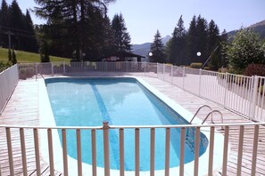 Utomhuspool och uppvärmd pool