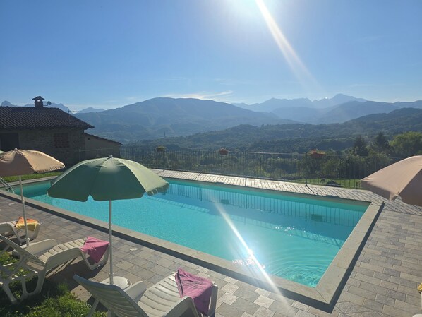 Pool - Tuscany farm with 14x5m private pool, peaceful spot near restaurant, sleeps 12 (Castiglione Di Garfagnana)