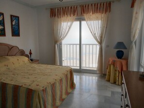 3 soverom, strykejern/-brett, internettilgang og sengetøy