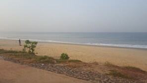 Beach nearby, white sand - Medrie International Hotel (Freetown)