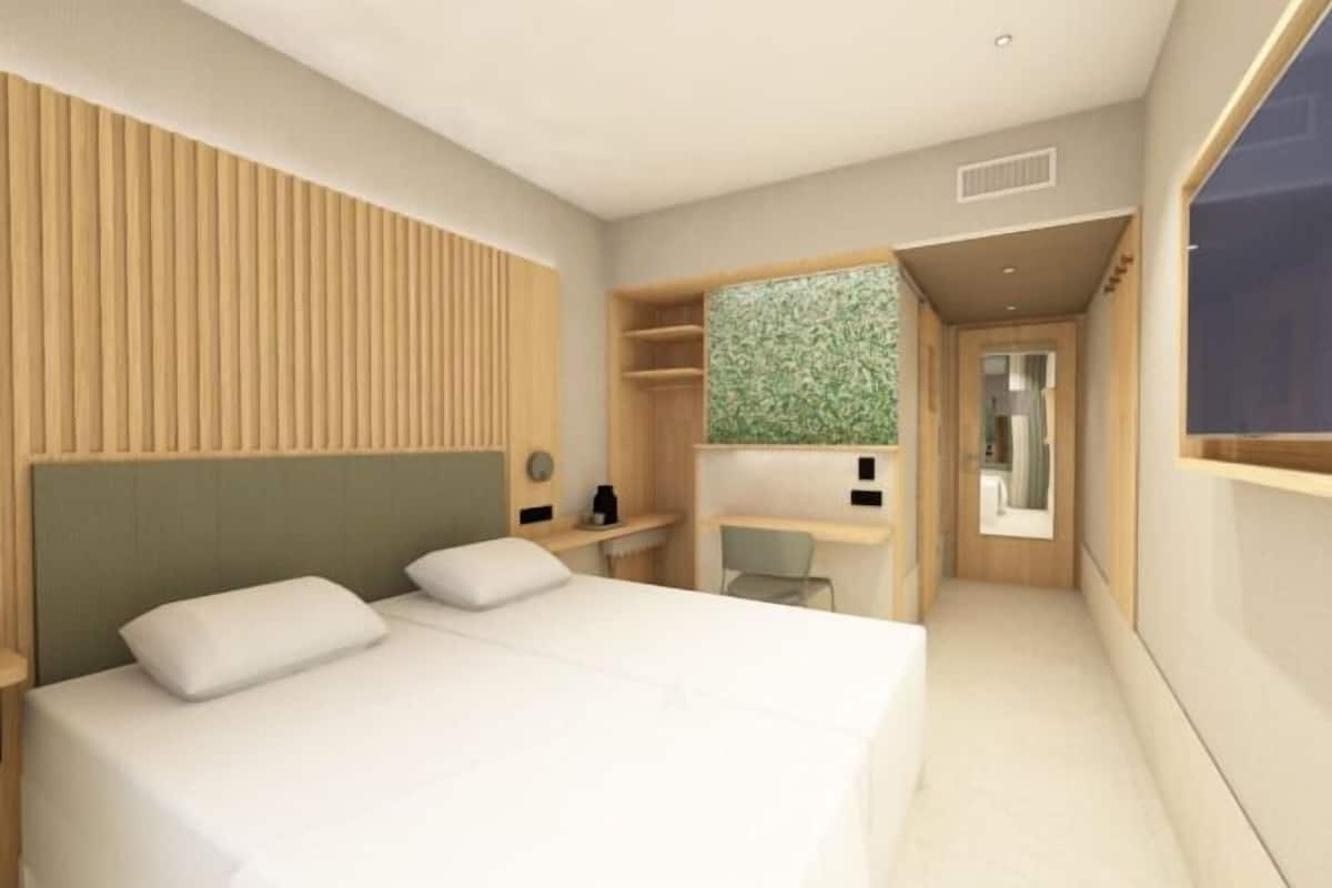 Hypo-allergenic bedding, desk, soundproofing, free cots/infant beds