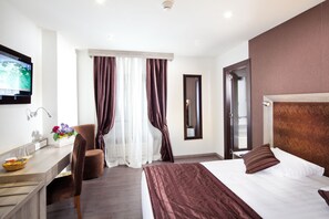 Allergikerbettwaren, Schreibtisch, schallisolierte Zimmer