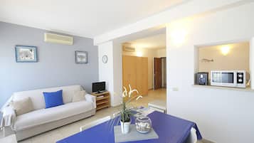 Studio, 1 Doppelbett und Schlafsofa | Wohnbereich | Flachbildfernseher