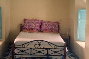 Standard Double Room | Bed sheets - Kasbah Ait Aatta (Nekob)