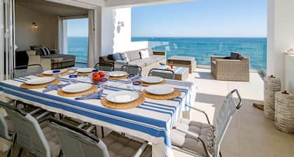 BEACHFRONT VILLA DE LUXE PISCINE PRIVĂE VUE SUR LA MER SUPERBE VENTE Ă BARS MAGASINS ETC