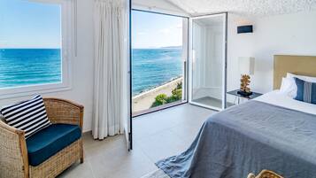 4 slaapkamers, een bureau, een strijkplank/strijkijzer, reisbedje