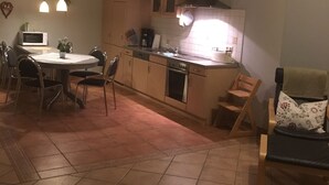Apartamento Confort, vistas al jardín | Servicio de comidas en la habitación