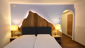 Escritorio, wifi gratis y ropa de cama