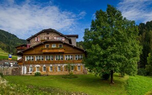 Front of property - Small & Lovely Hotel Zaluna (Predazzo)