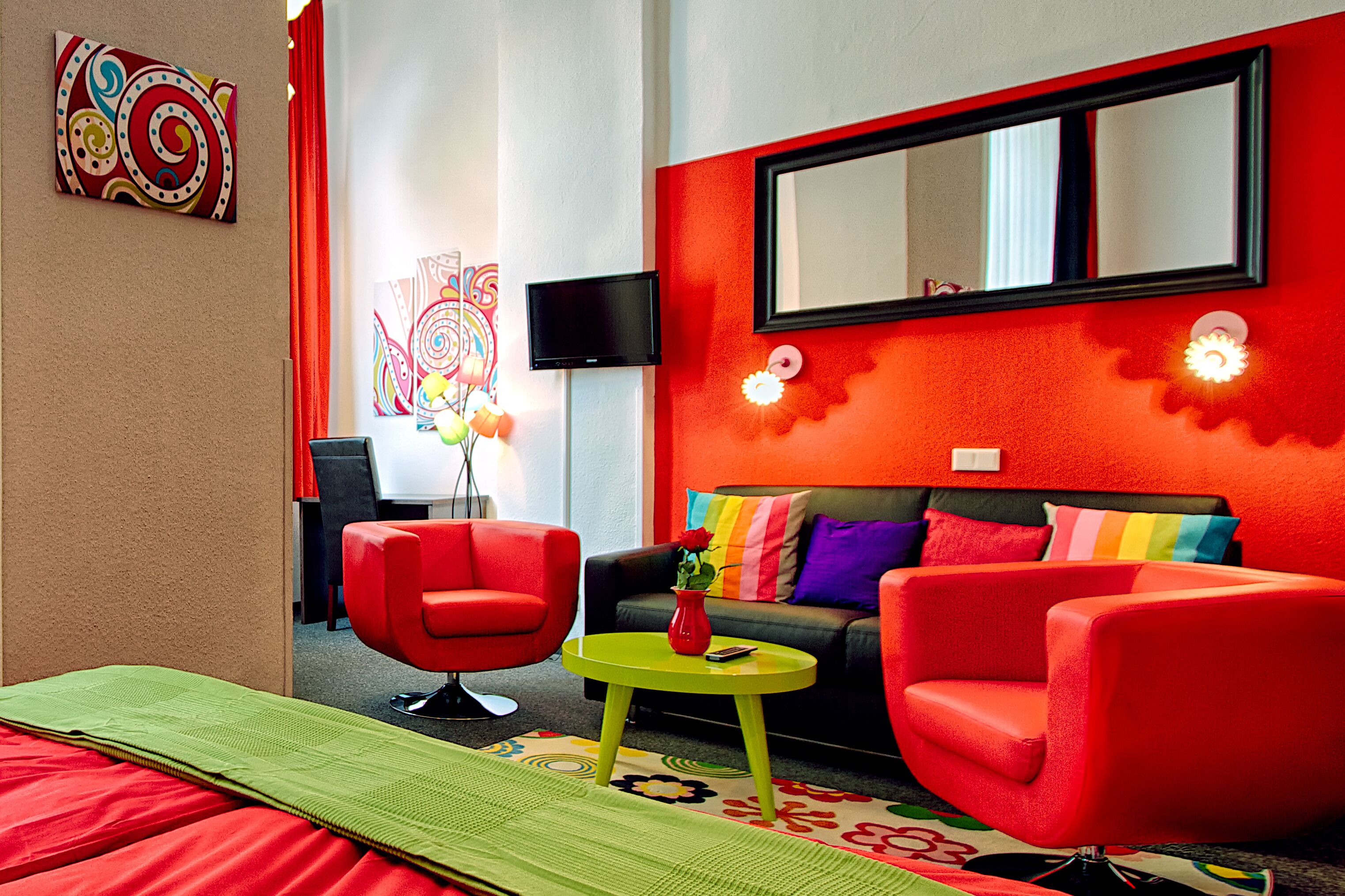 Deluxe Suite | In-room safe, individually decorated, individually furnished, desk