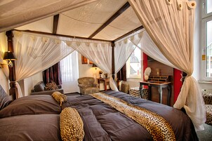 Deluxe Suite | In-room safe, individually decorated, individually furnished, desk