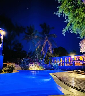 2 outdoor pools, pool umbrellas, sun loungers - Ifaty Beach Club (Ifaty)