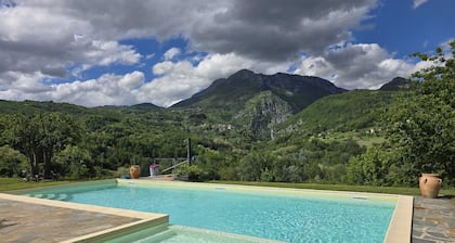 Villa in Tuscany with salt water private pool, complimentary wine, stunning view
