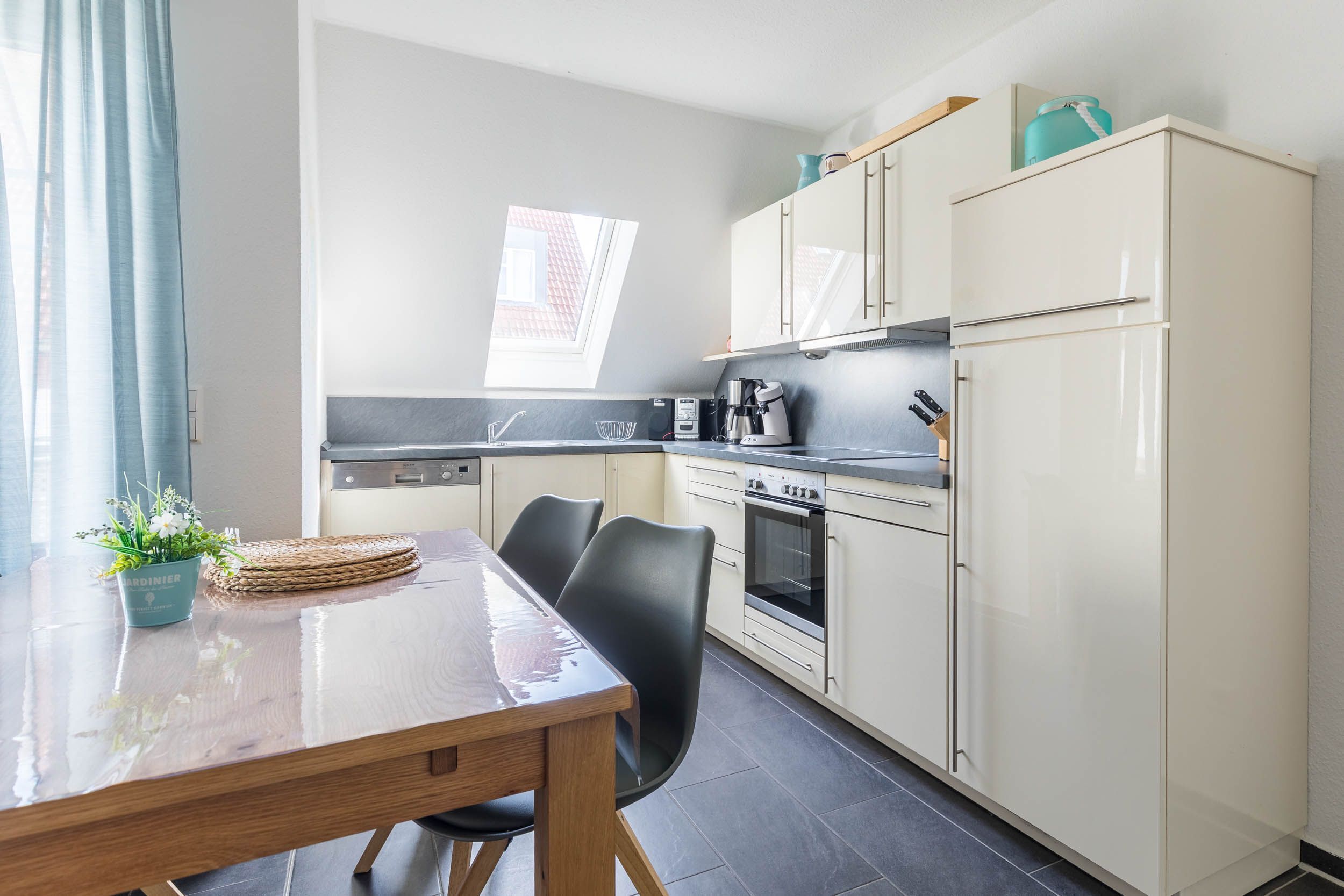 Kühlschrank, Mikrowelle, Geschirrspüler