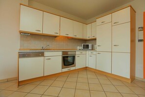 Kühlschrank, Mikrowelle, Geschirrspüler