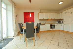 Kühlschrank, Mikrowelle, Geschirrspüler