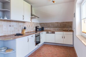 Fridge, dishwasher, coffee/tea maker, electric kettle