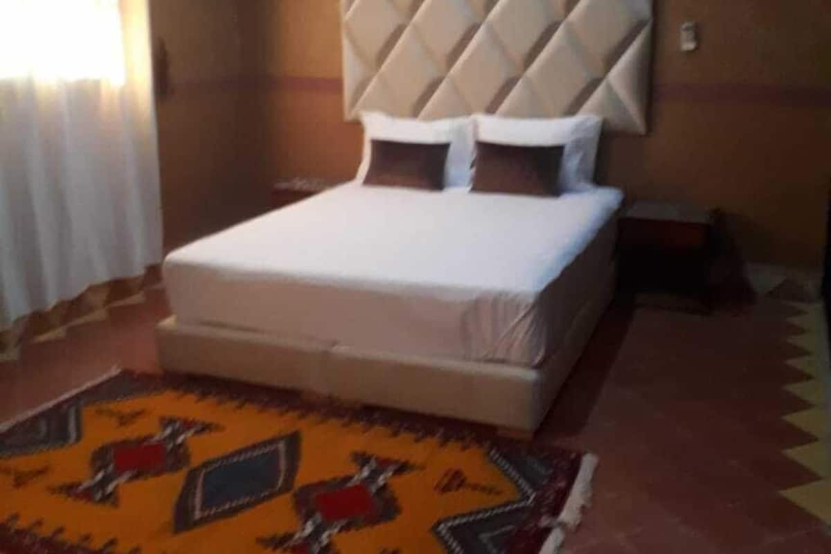 Quarto casal | Escrivaninha, cortinas blackout, berços grátis